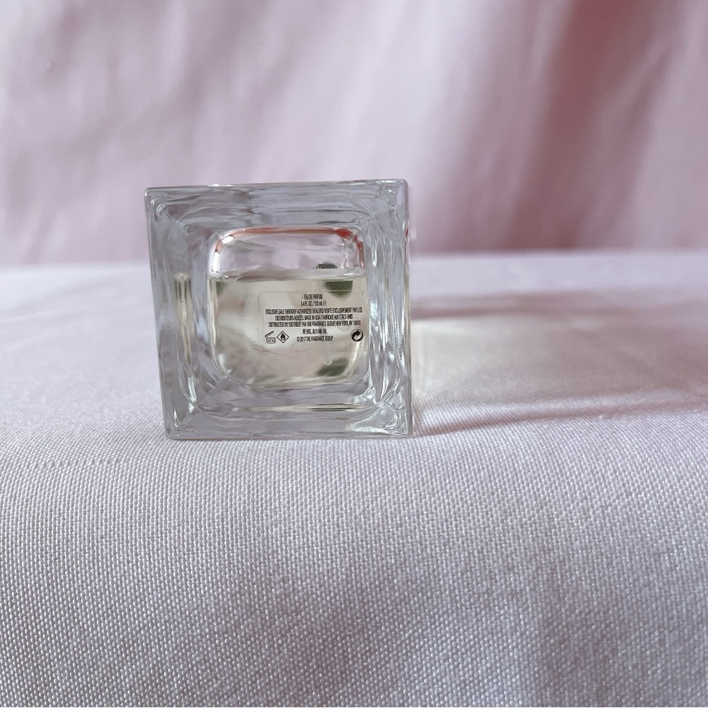 Banana Republic Wildbloom Vert Fragrance 🤍🌿✨ - Picture 3 of 5
